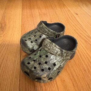 Croc camo size C7